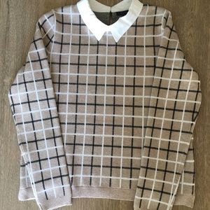 Tahari sweater with collar size L